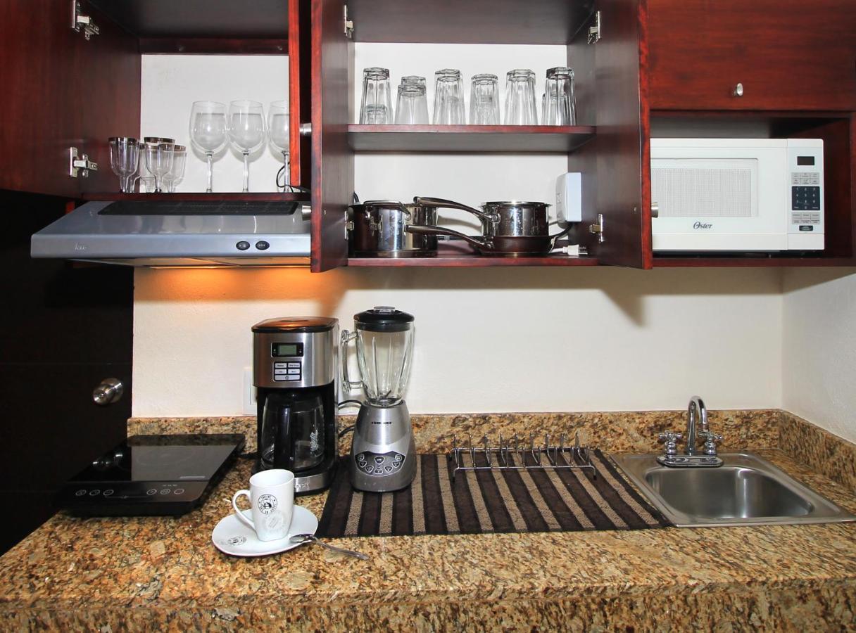 Papagayo Hotel Boutique 普拉亚卡门 外观 照片 A kitchen with granite countertops